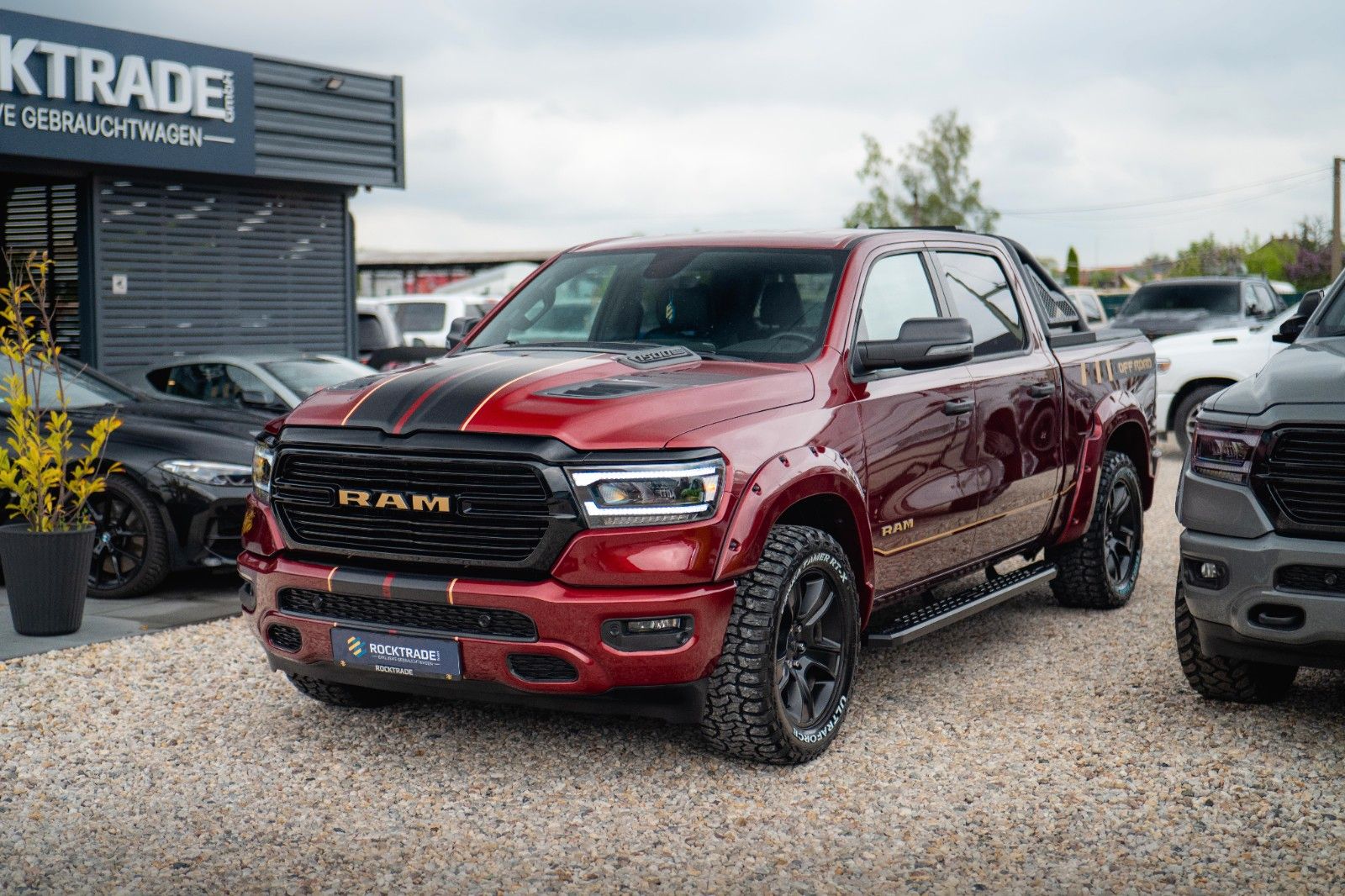 Fahrzeugabbildung Dodge RAM 5.7 V8 HEMI 4x4 OFFROAD Night-Paket *LED*19%