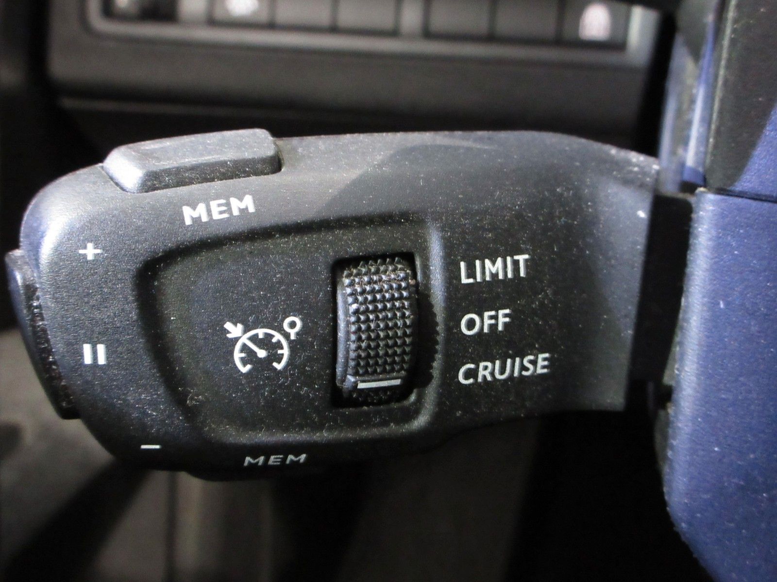 Fahrzeugabbildung Peugeot 5008 Active Pack 1.5D LED/NAVI/AHK/PDC/R´CAM