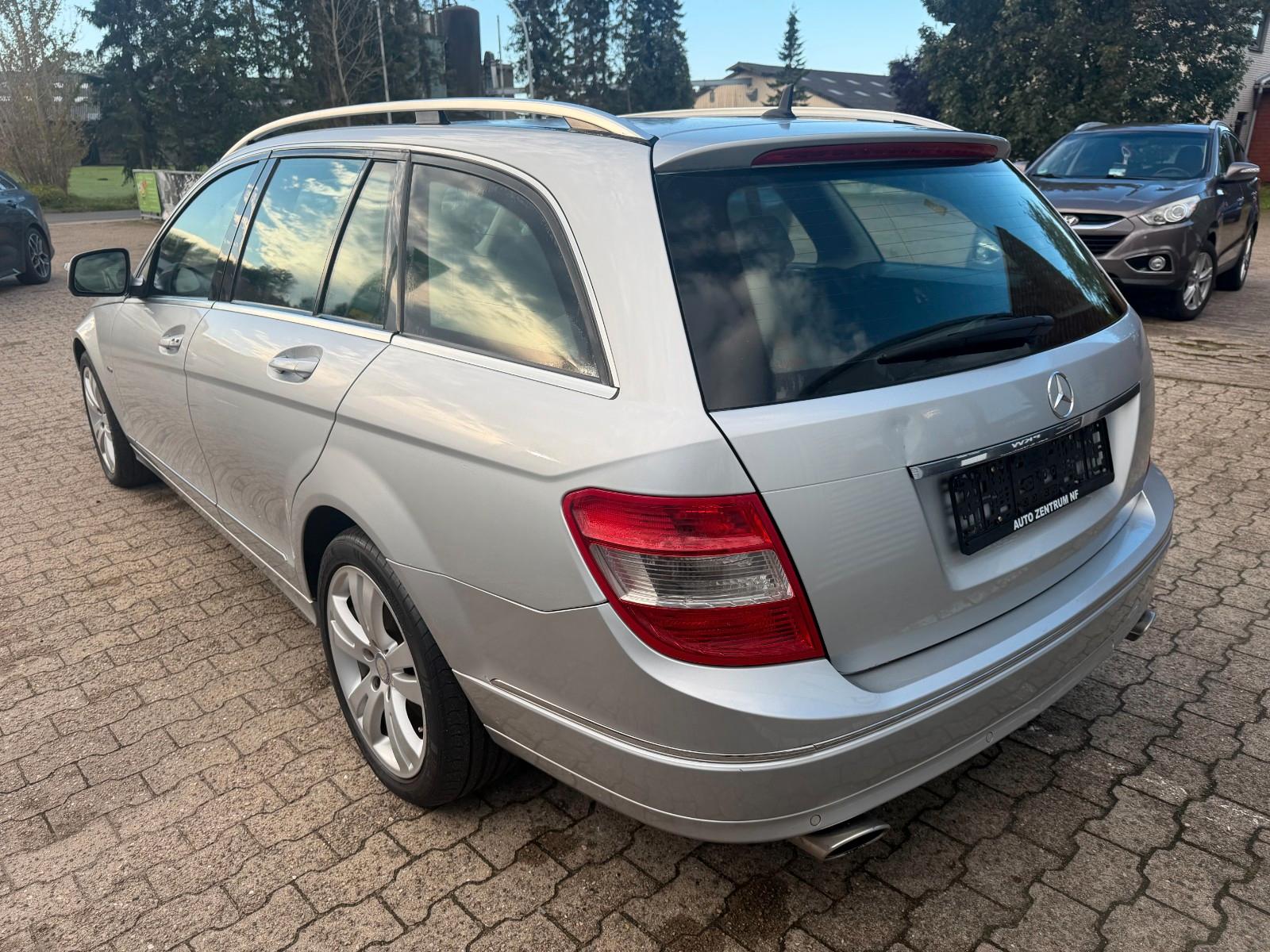 Mercedes-Benz C320 2008 — салон
