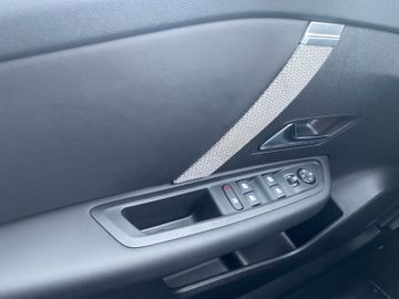 Citroën C4 Shine PT 130 EAT8 Navi+LED+HUD+PDC+RFK+SHZ