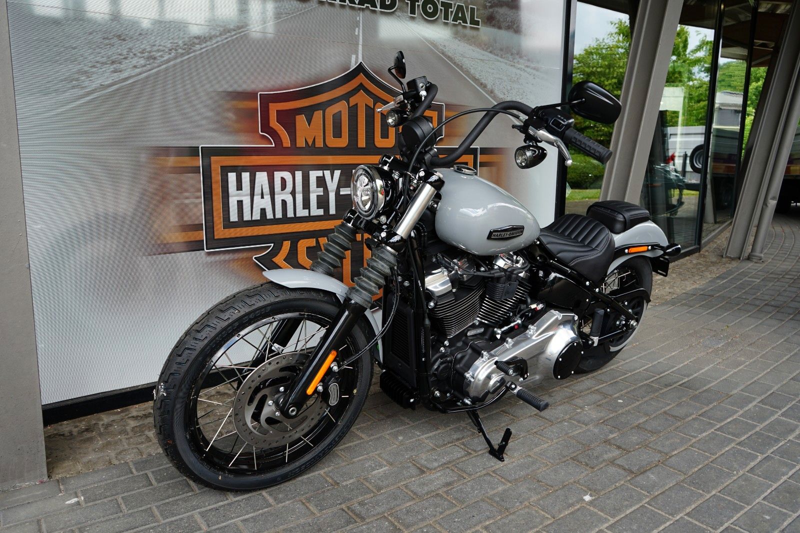 Fahrzeugabbildung Harley-Davidson Street Bob 117 Speichen 2025 Sofort Verfügbar