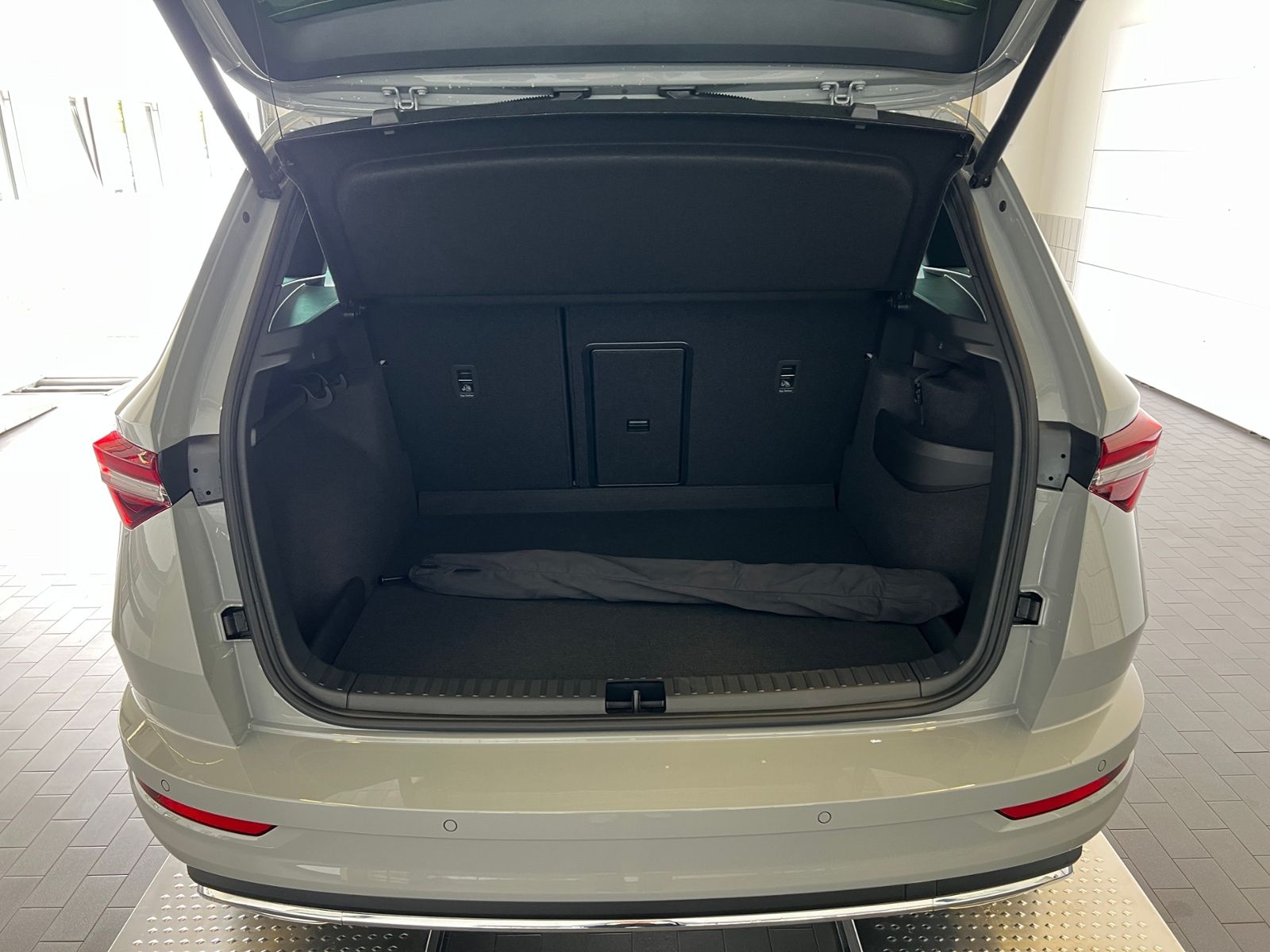 Fahrzeugabbildung SKODA Karoq Sportline 2.0 TDI DSG *CANTON, AHK, Navi,