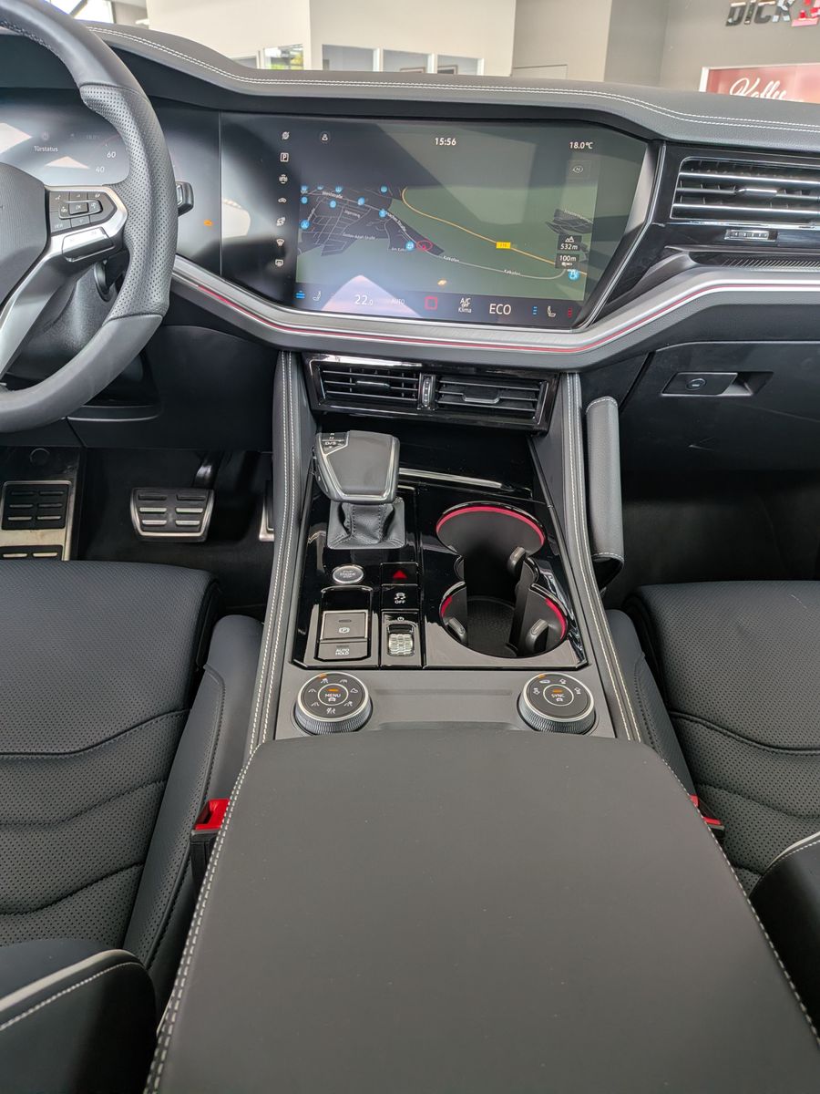 Fahrzeugabbildung Volkswagen Touareg 3.0TDI 4M R-Line VOLL Black 22" UPE 114T