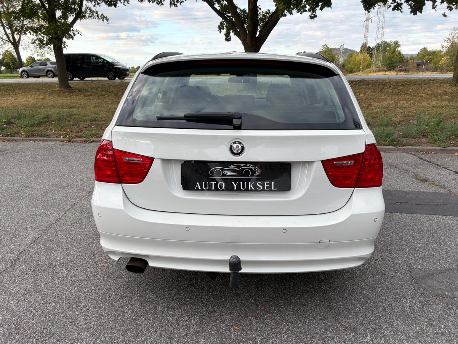 BMW 318 2011 — photo 6