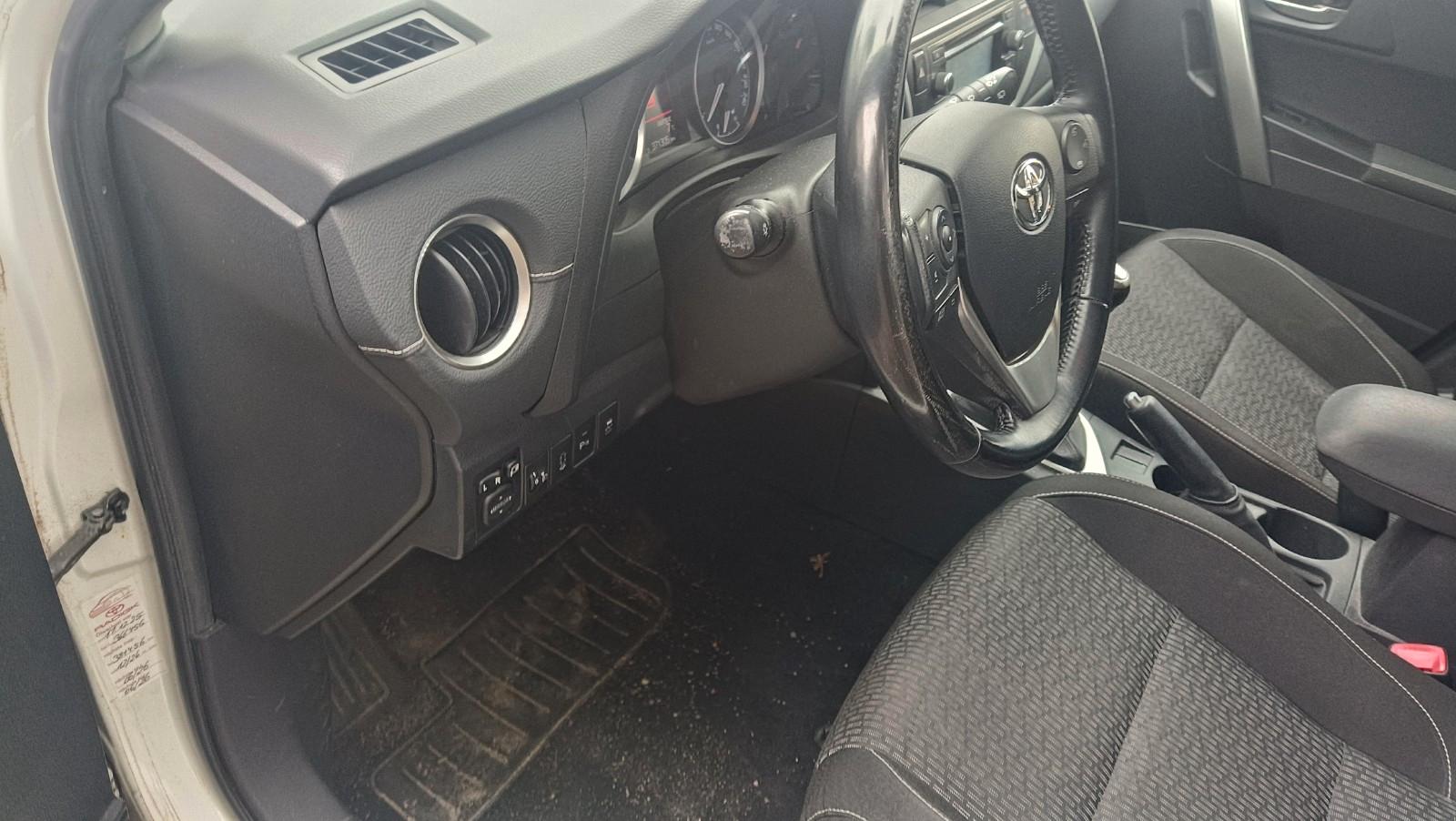 Toyota Auris 2015 — photo 9
