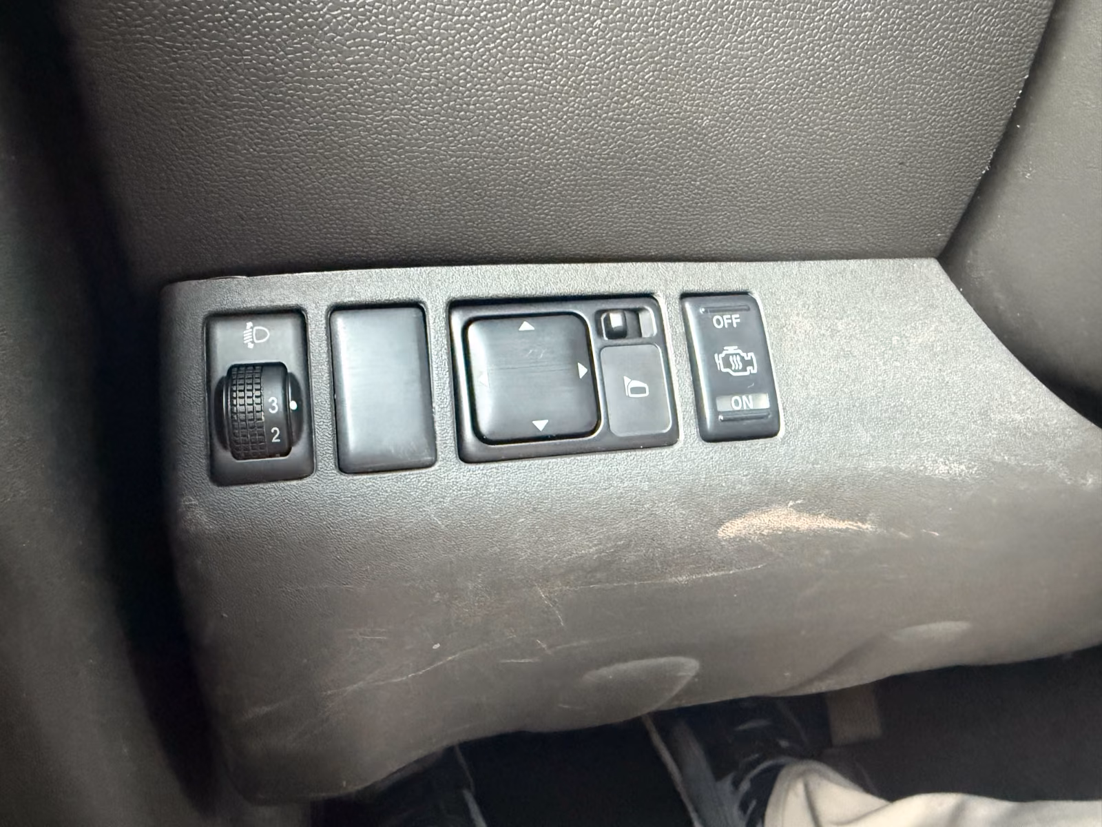 NISSAN NAVARA PICKUP DOUBLE CAB PLATINUM 4X4 | 171 ch | BVA | TOIT OUVRANT | VOLANT EN CUIR