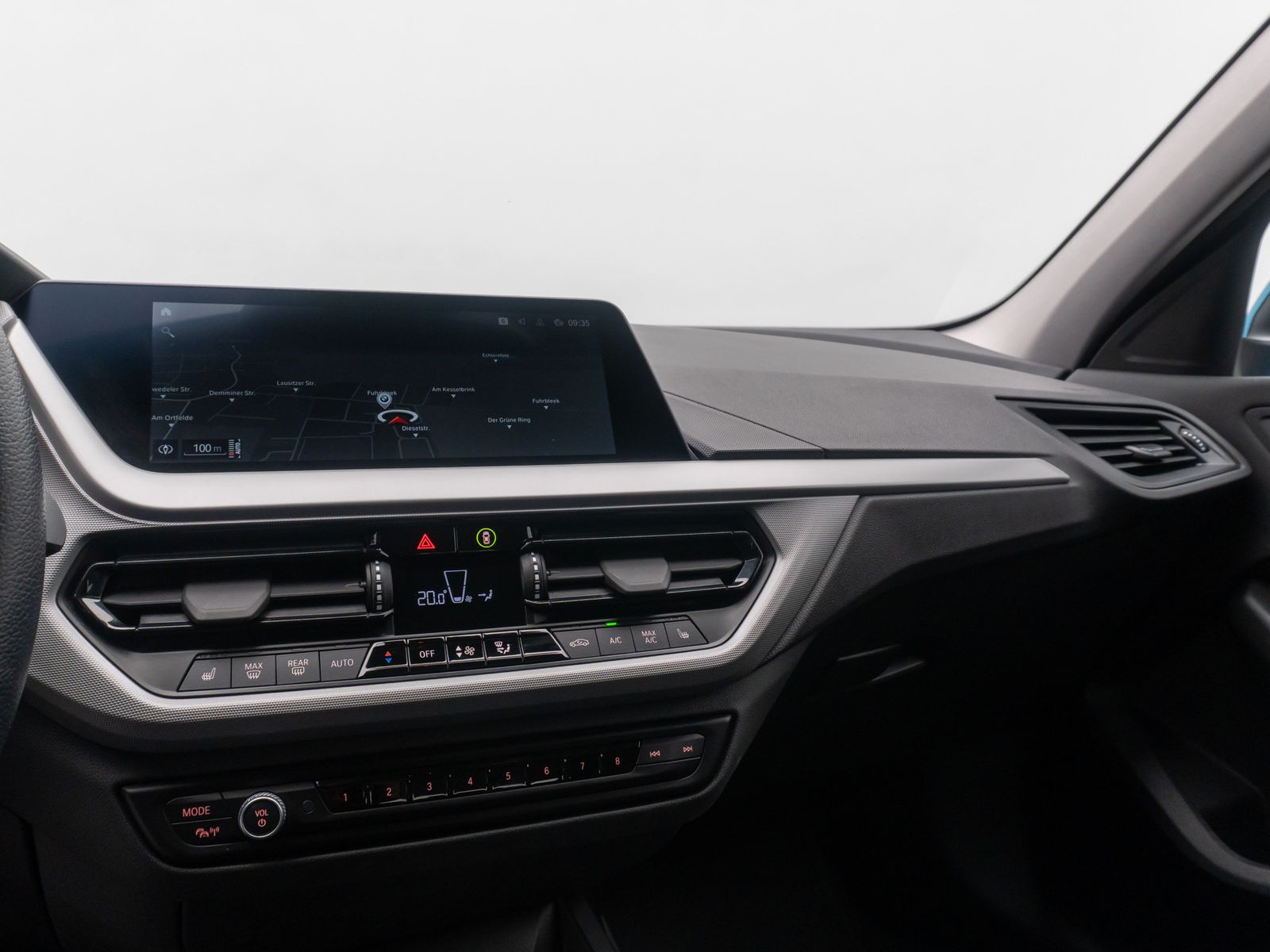 Fahrzeugabbildung BMW 118i Advantage PDC LED GeschwindigReg DAB WLAN