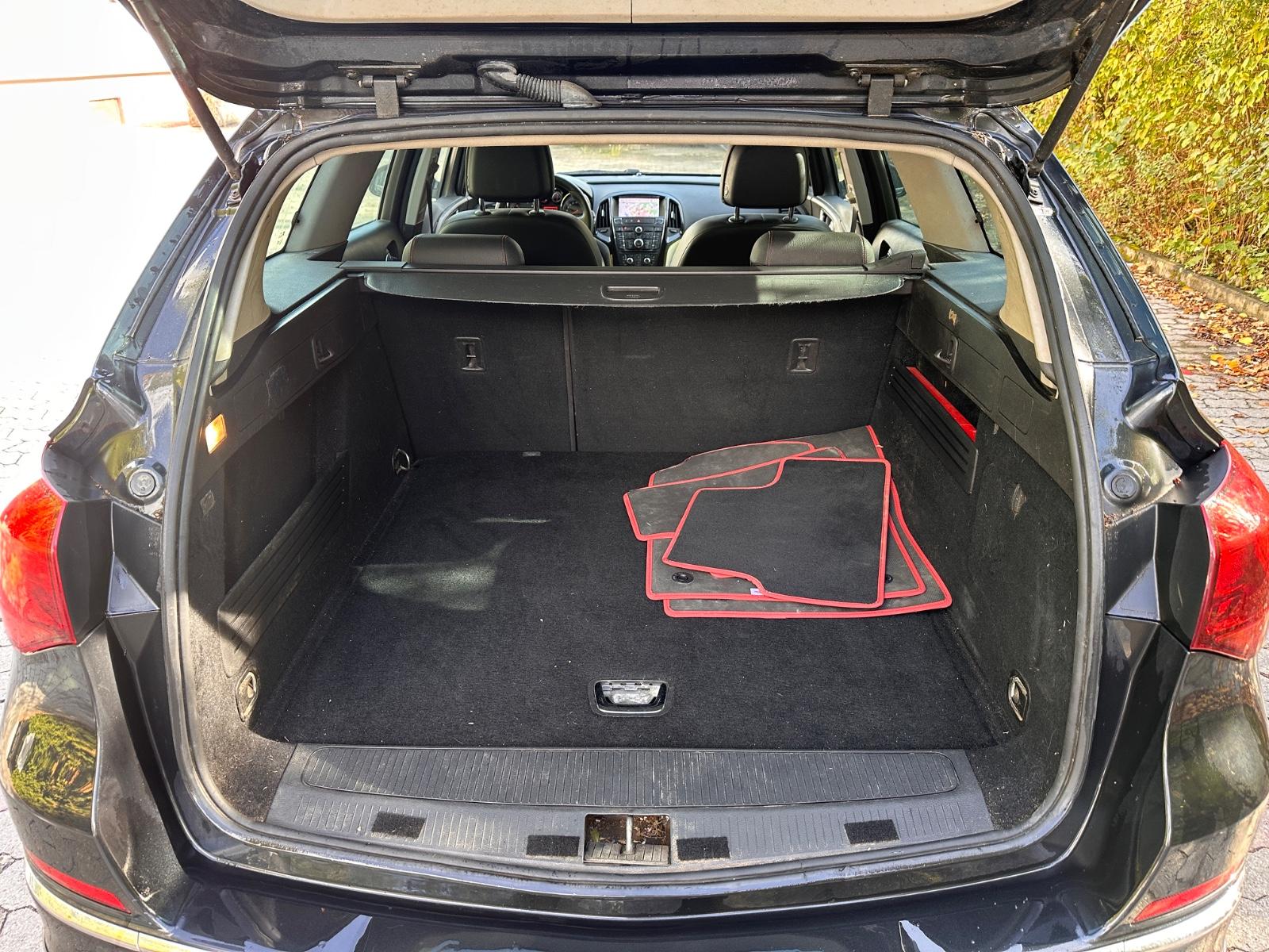 Opel Astra 2013 — photo 12