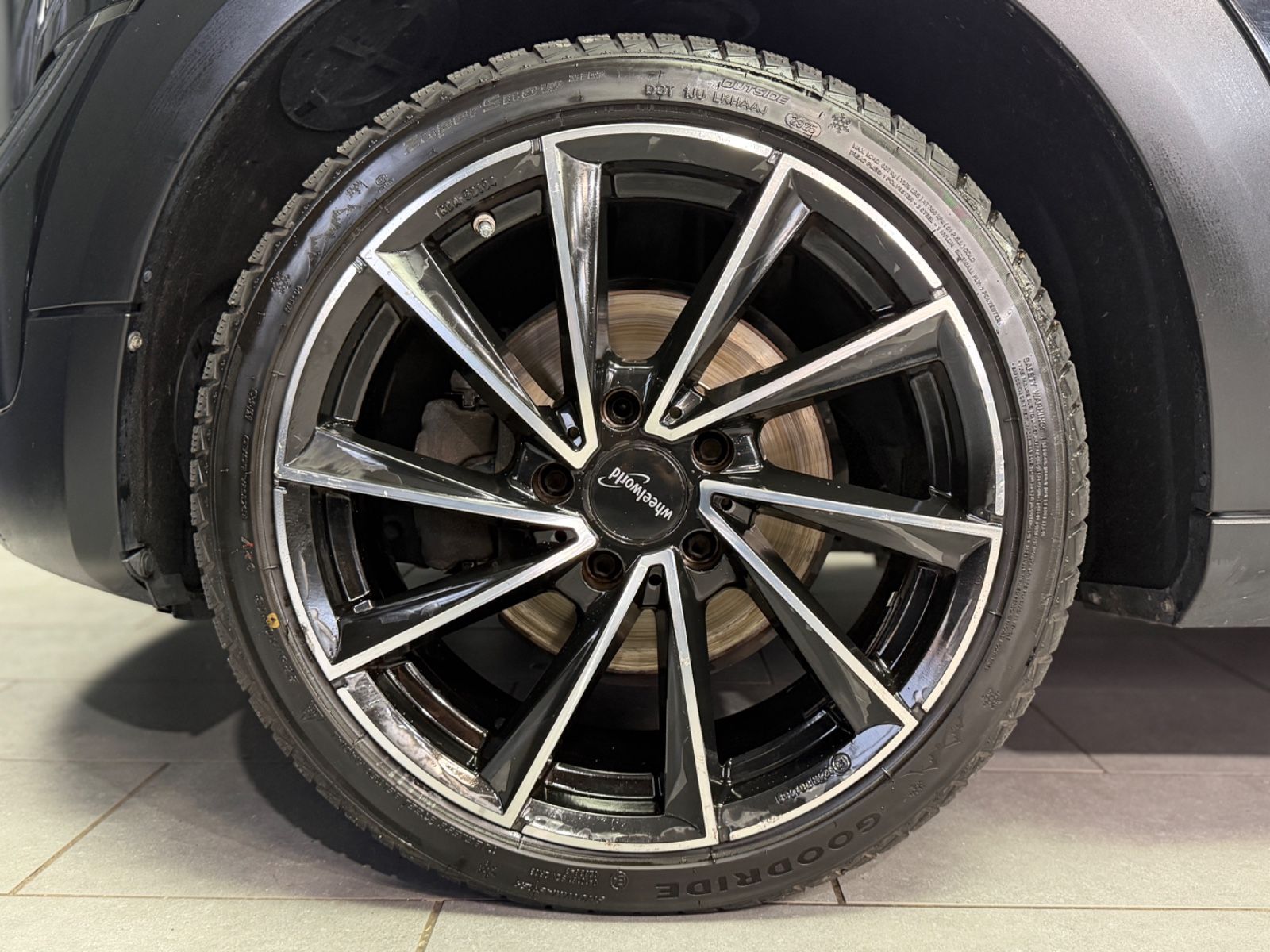 Fahrzeugabbildung MINI COOPER D Countryman Cooper D All4|PANO|NAVI|
