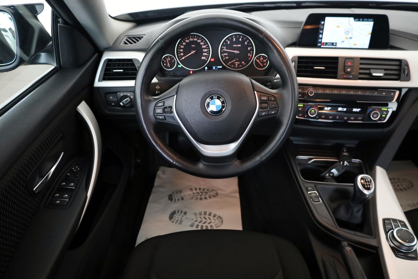 Fahrzeugabbildung BMW 420 4 Gran Coupe 420 i Advantage Navi,LED,SH,PDC
