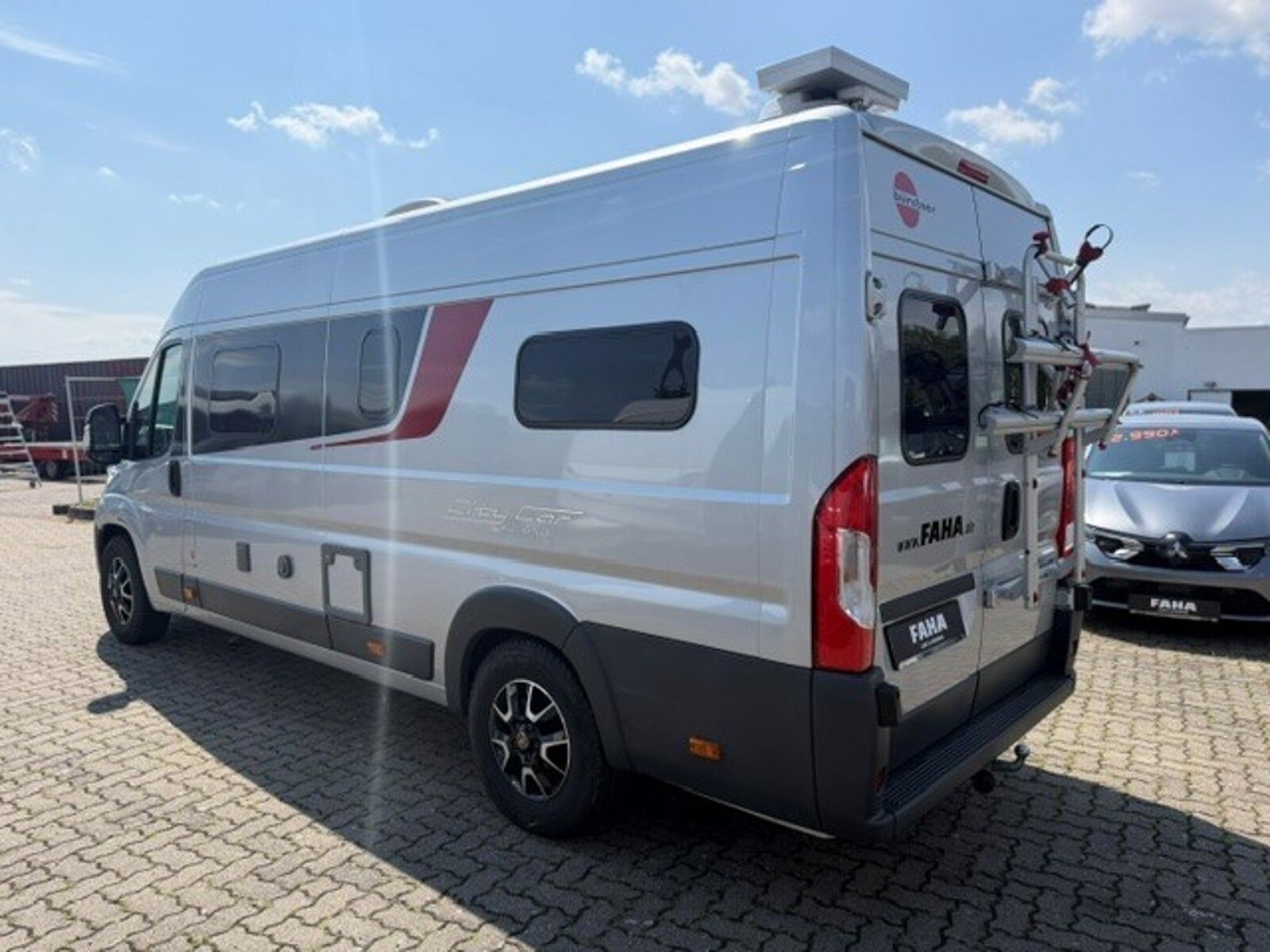 Fahrzeugabbildung Bürstner City Car C 640 AHK TV SAT Rahmenfenster