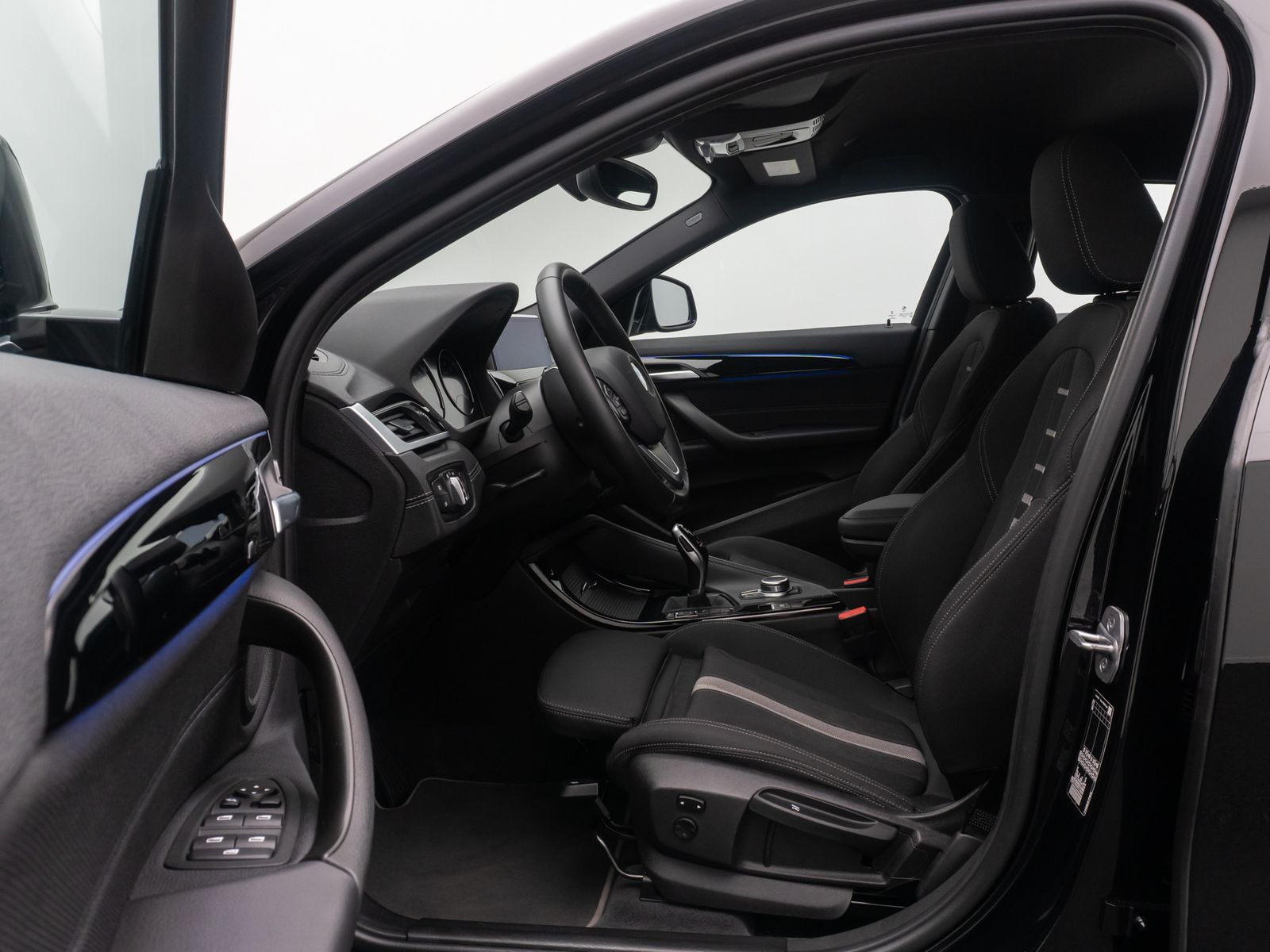 Fahrzeugabbildung BMW X2 sD18i AdvantagePlus HiFi DAB Sportsitz 19Zoll