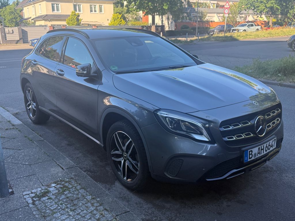 Image of Mercedes-Benz GLA 220