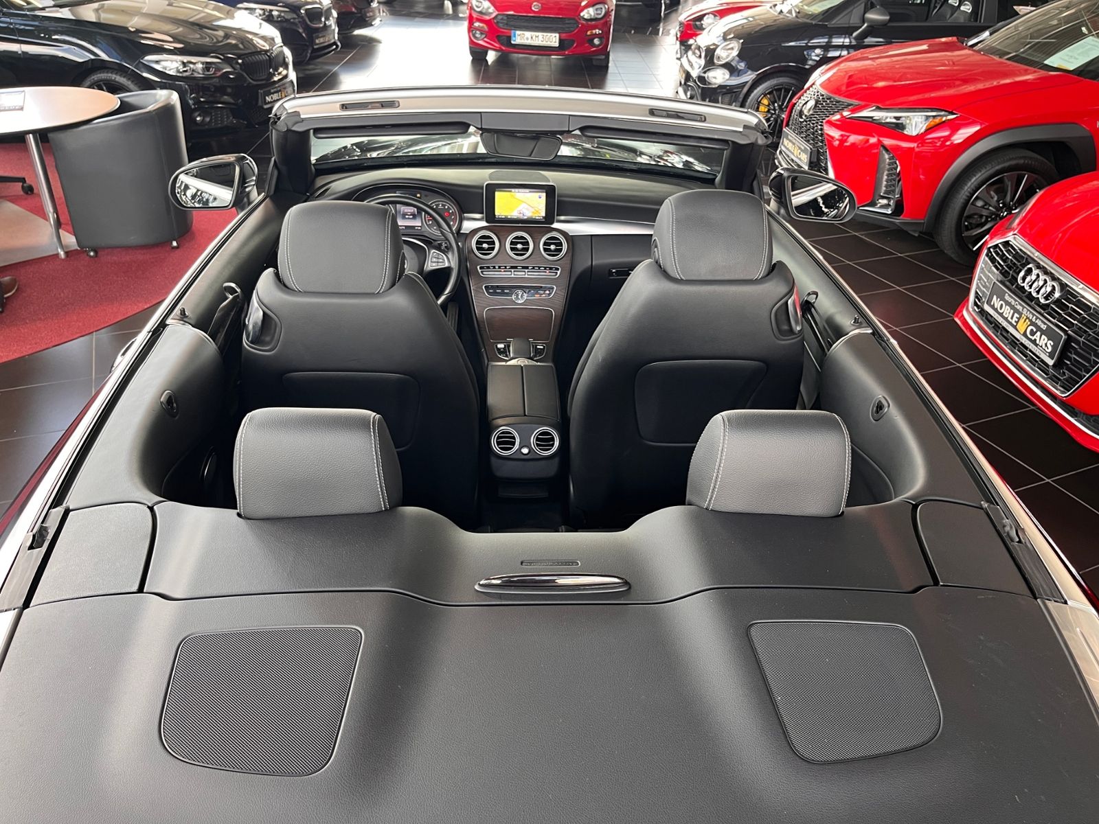 Fahrzeugabbildung Mercedes-Benz C 300 Cabrio  9G-TRONIC LED NAV SHZ PDC 17"
