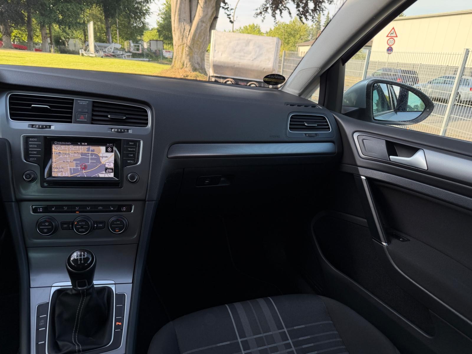 Volkswagen Golf 2015 — photo 11