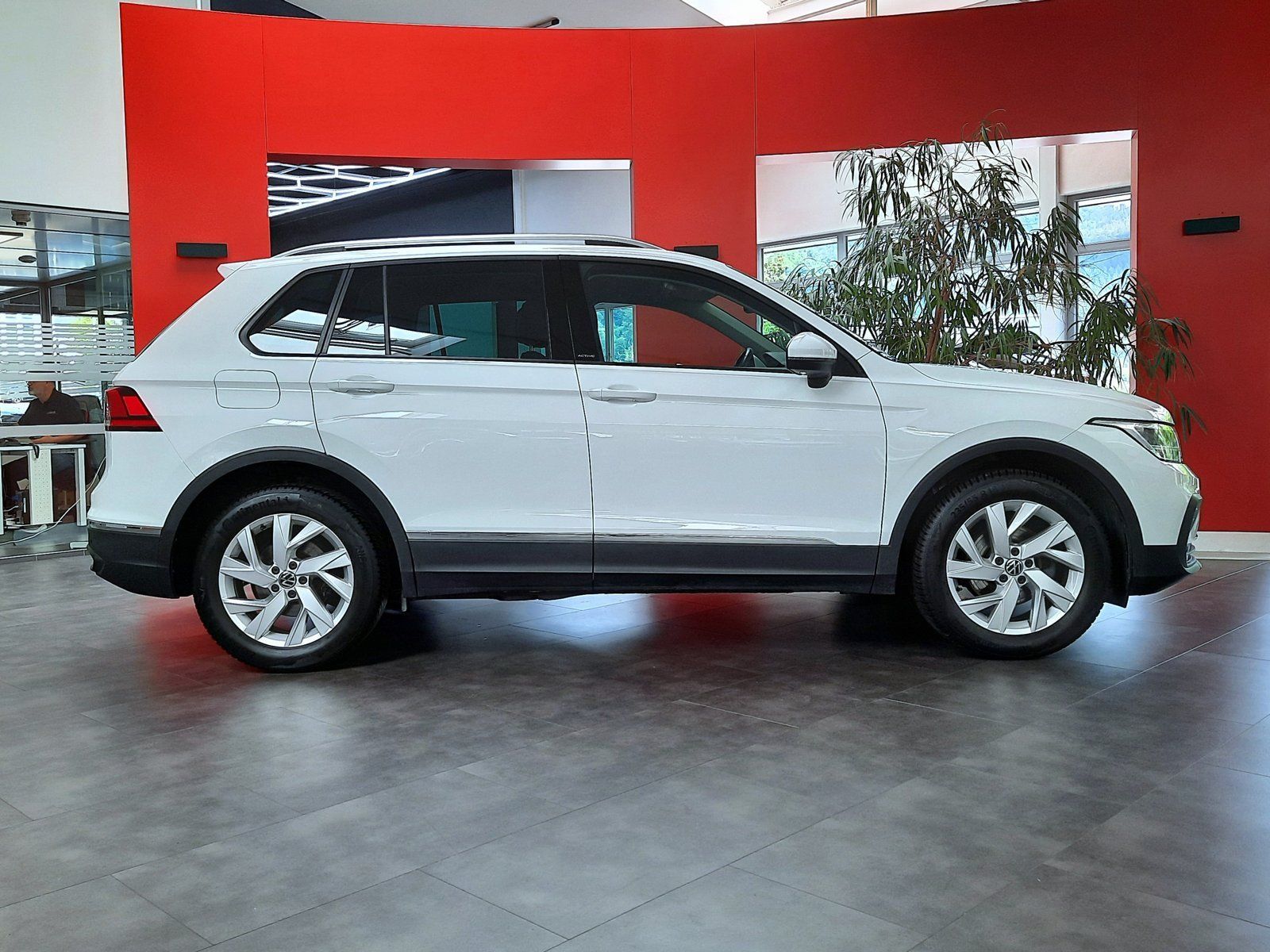 Fahrzeugabbildung Volkswagen Tiguan Active TSI *Navi*ACC*LED*PDC*Sitzhzg*Cam*