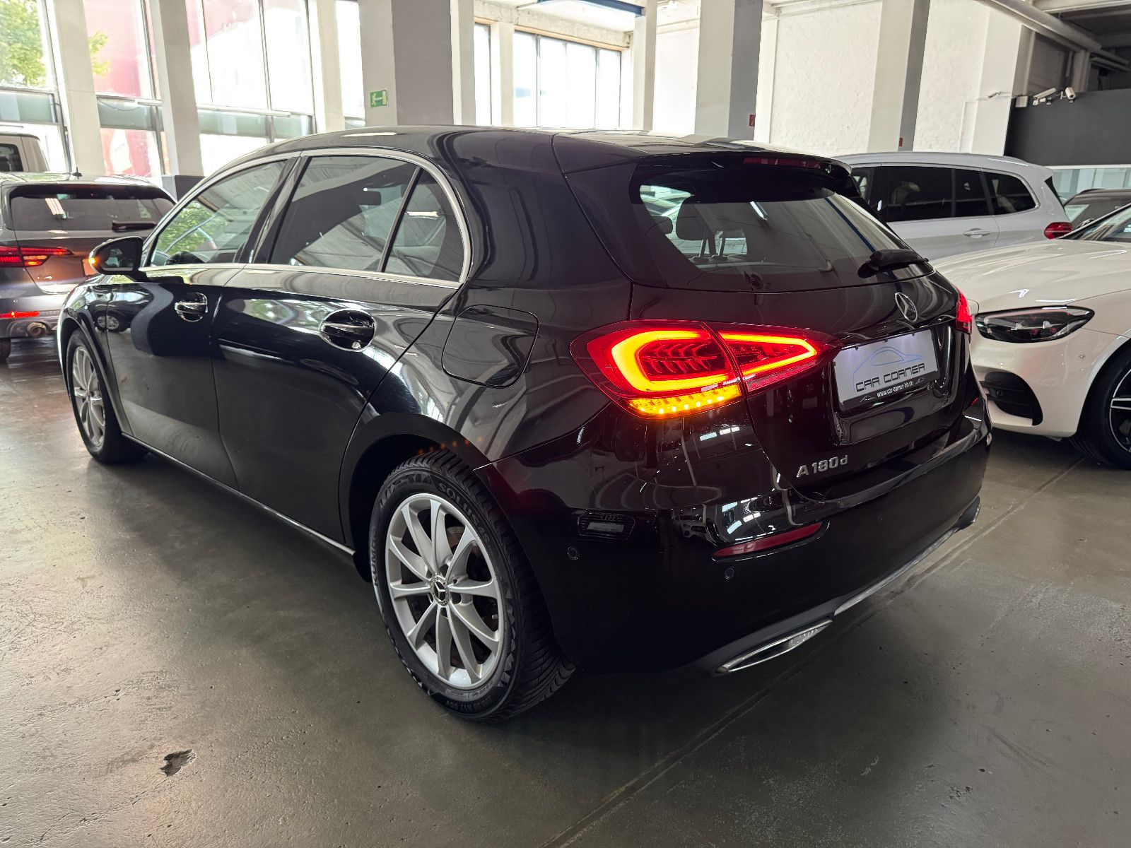 Fahrzeugabbildung Mercedes-Benz A 180 d PROGRESSIVE SPORTPAKET LED NAVI MBUX +