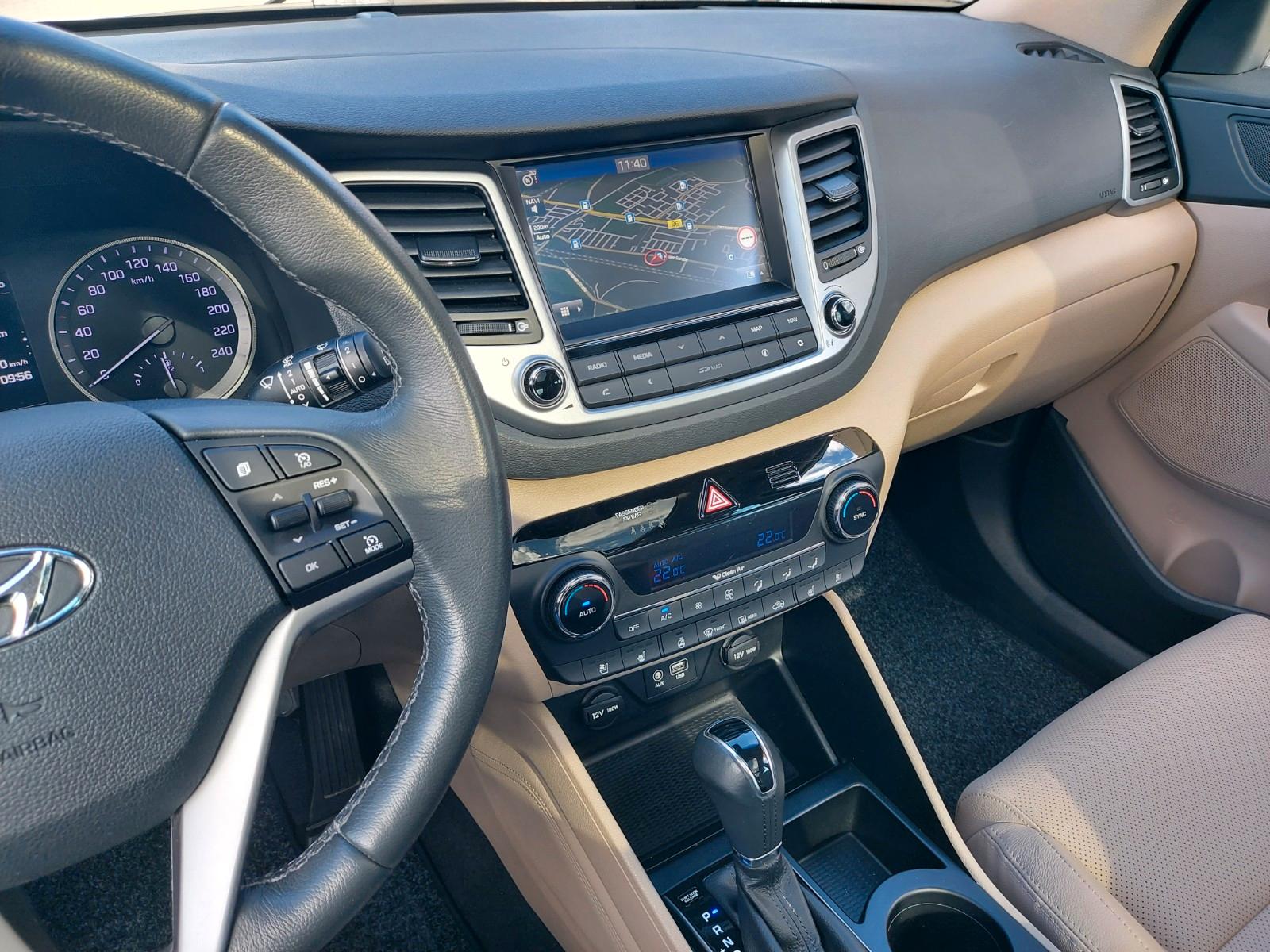 Hyundai Tucson blue Premium Pano Radar Leder Sitzklima