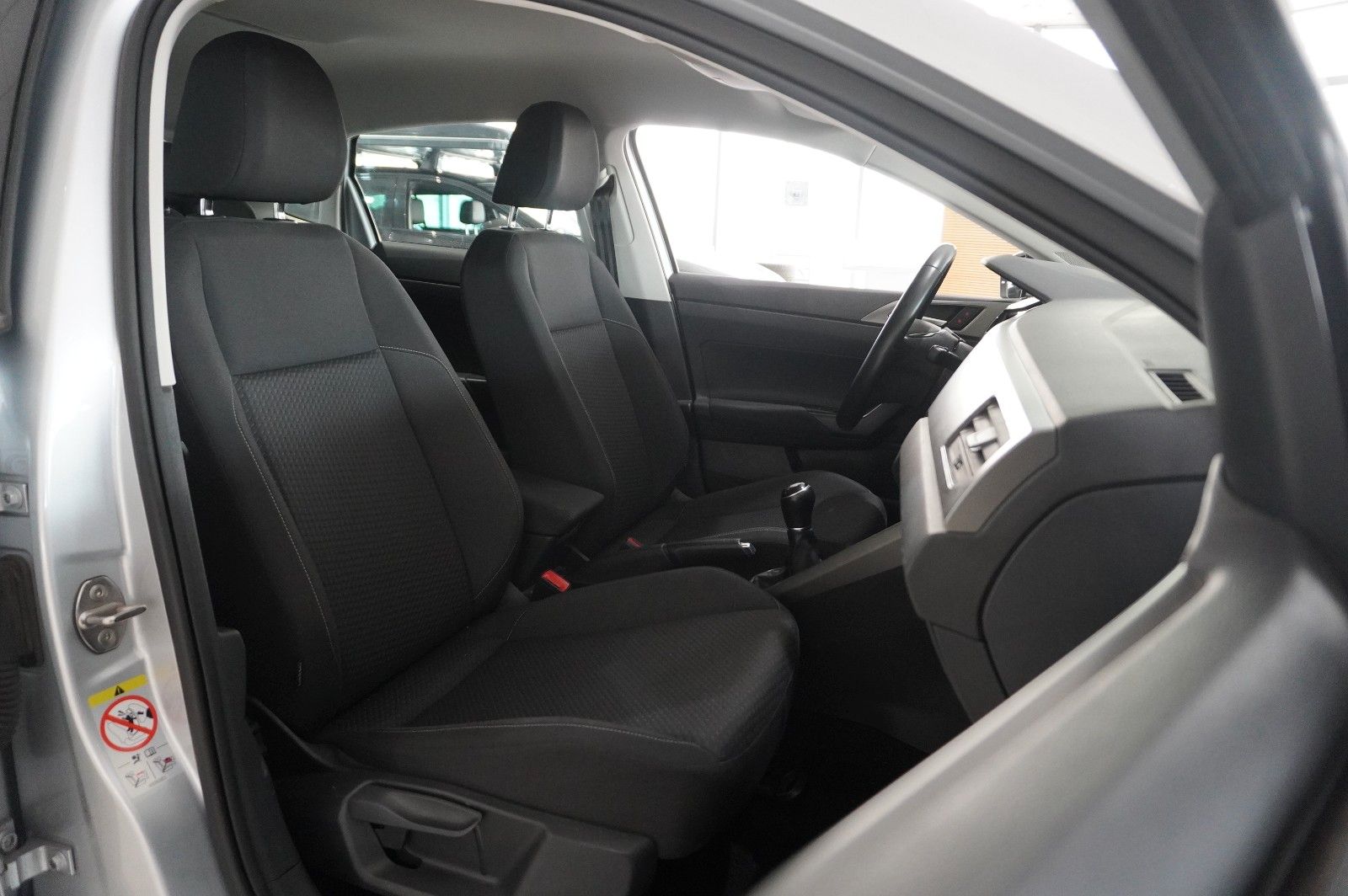 Fahrzeugabbildung Volkswagen Polo VI 1.0 TSI COMFORTLINE LED/KLIMA/SHZ/USB