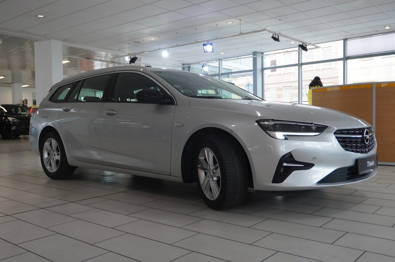 Fahrzeugabbildung Opel Insignia B ST 2.0T ELEGANCE NAVI/LED/VIRT./DAB+
