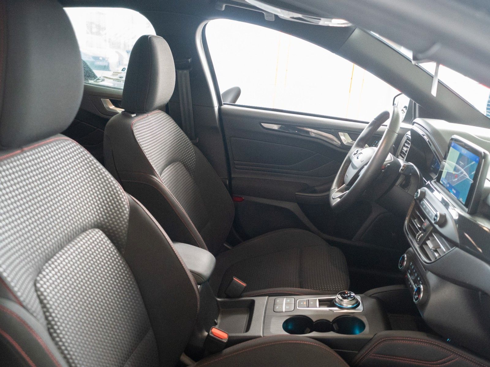 Fahrzeugabbildung Ford Focus Lim. ST-Line X AUTOM./PANO/SITZHZG./KAMERA