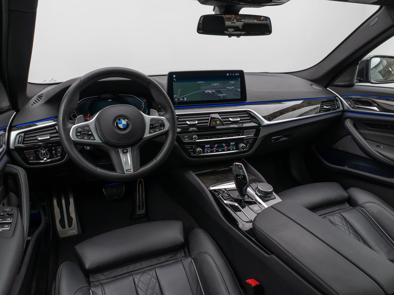 Fahrzeugabbildung BMW 540i xD M Sport Glasdach Laser Kamera HUD SoftCL