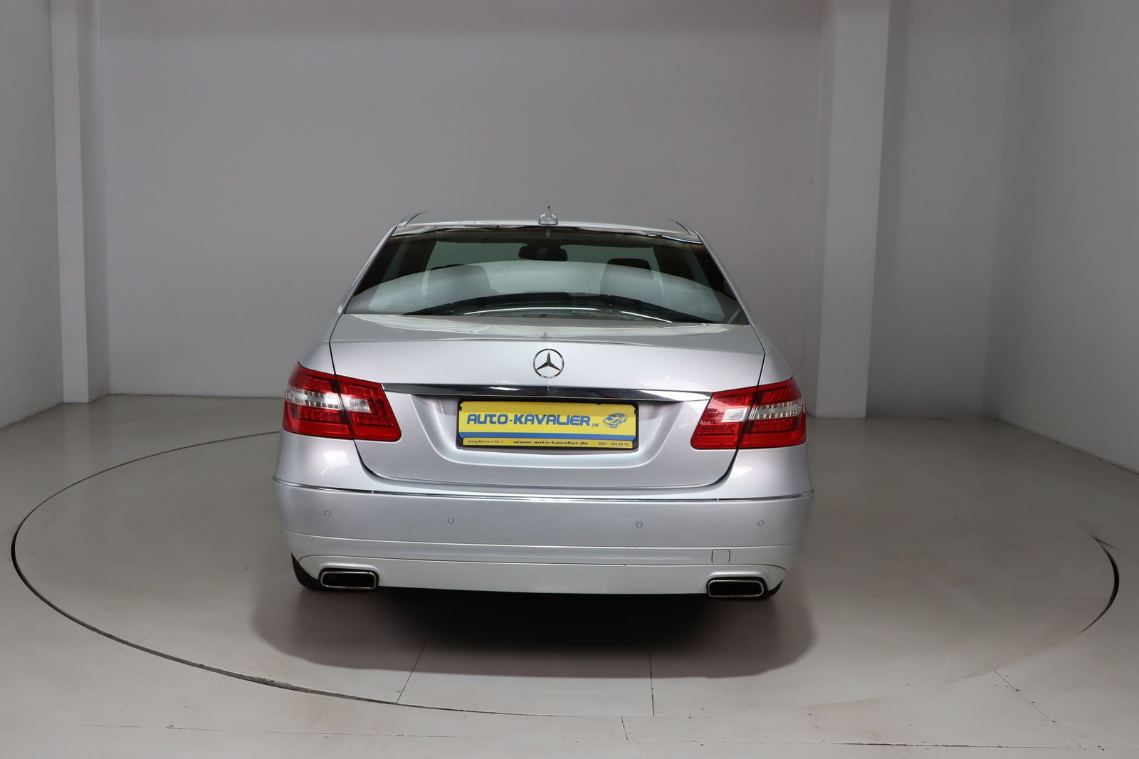 Fahrzeugabbildung Mercedes-Benz E 200 AVANTGARDE * Xenon * HU/AU 07.26