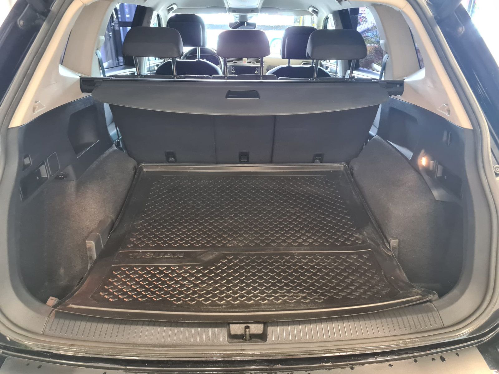 Fahrzeugabbildung Volkswagen Tiguan Allspace Highline 4Motion / LED / NAVI /