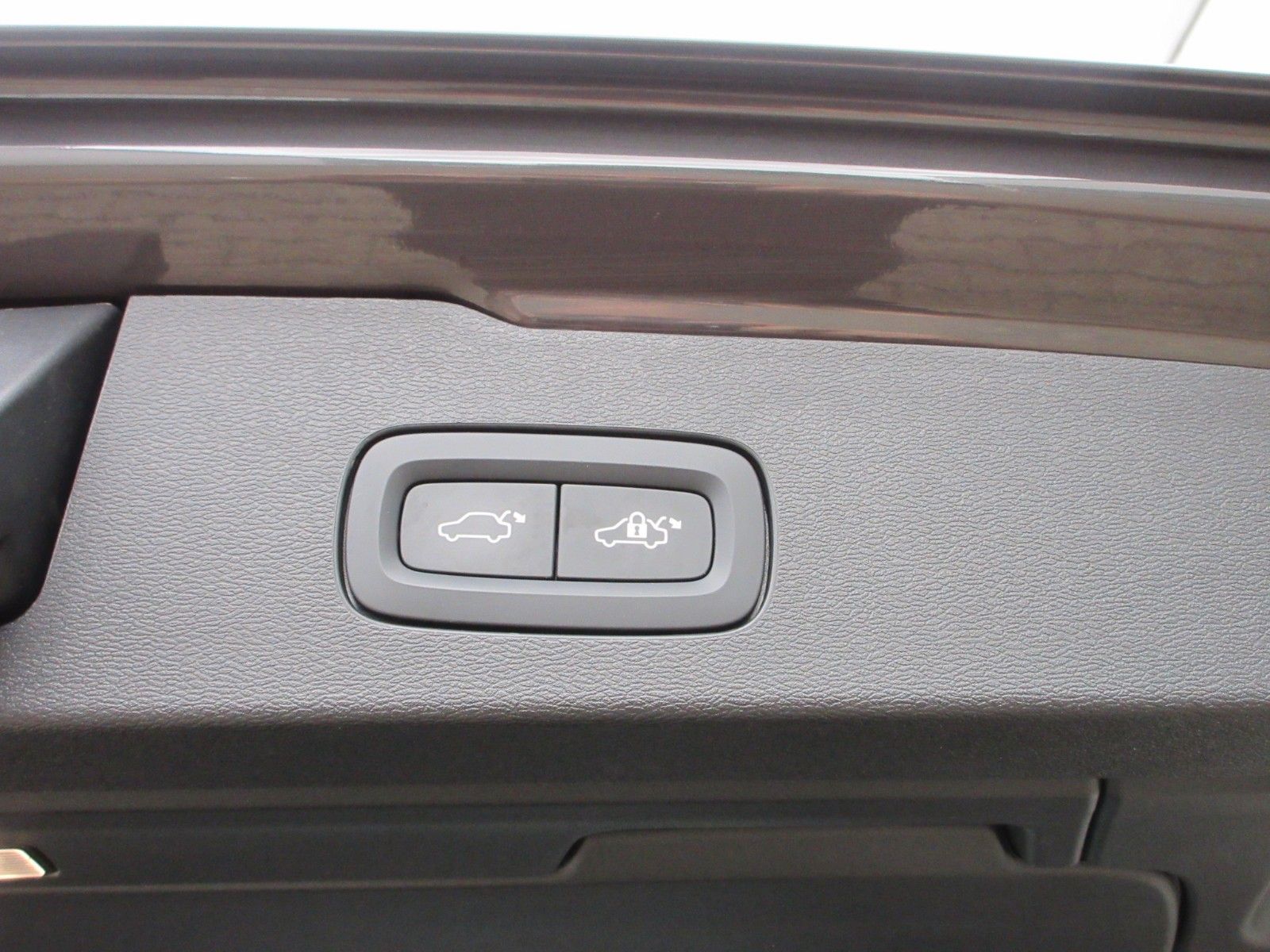 Fahrzeugabbildung Volvo V60 B4 Kombi | AHK | Memory | Kamera