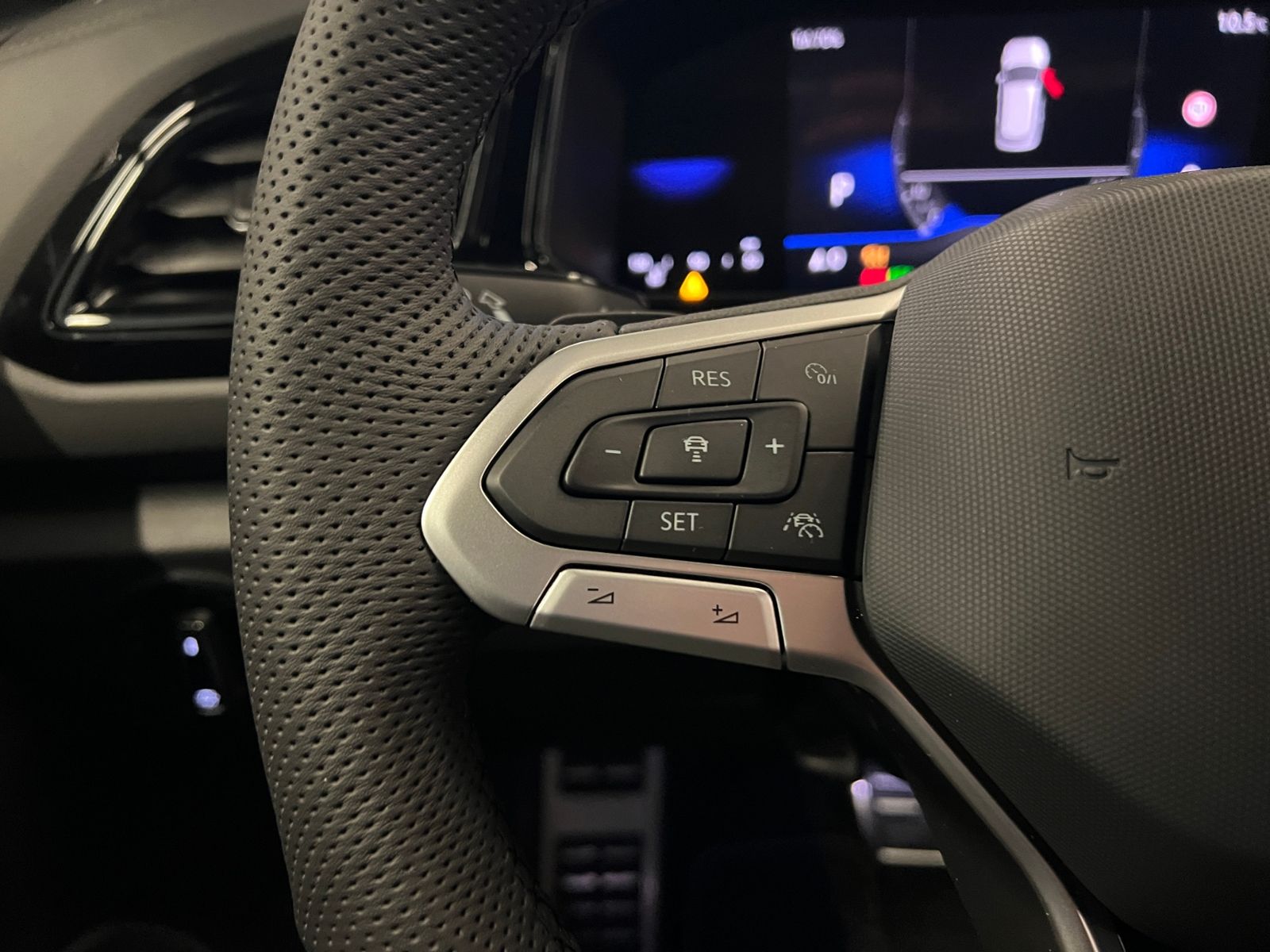 Fahrzeugabbildung Volkswagen T-Roc R-Line 1.5 TSI DSG *Black Style,AHK,Navi*