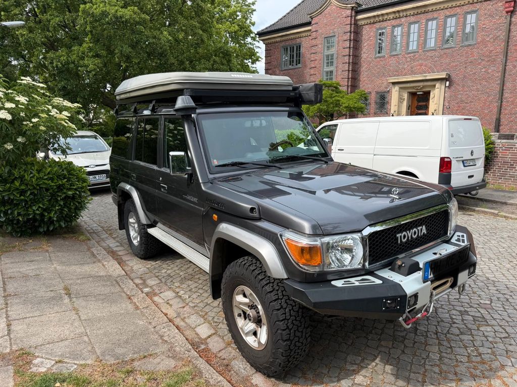 Image of Toyota Land Cruiser