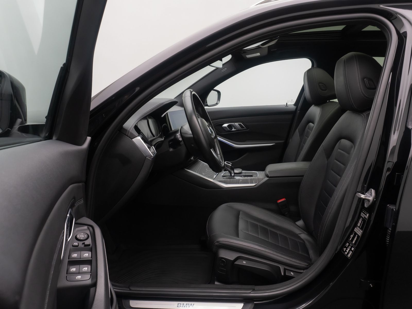 Fahrzeugabbildung BMW 330d xD Luxury Line HUD DAB Kamera AHK Panorama