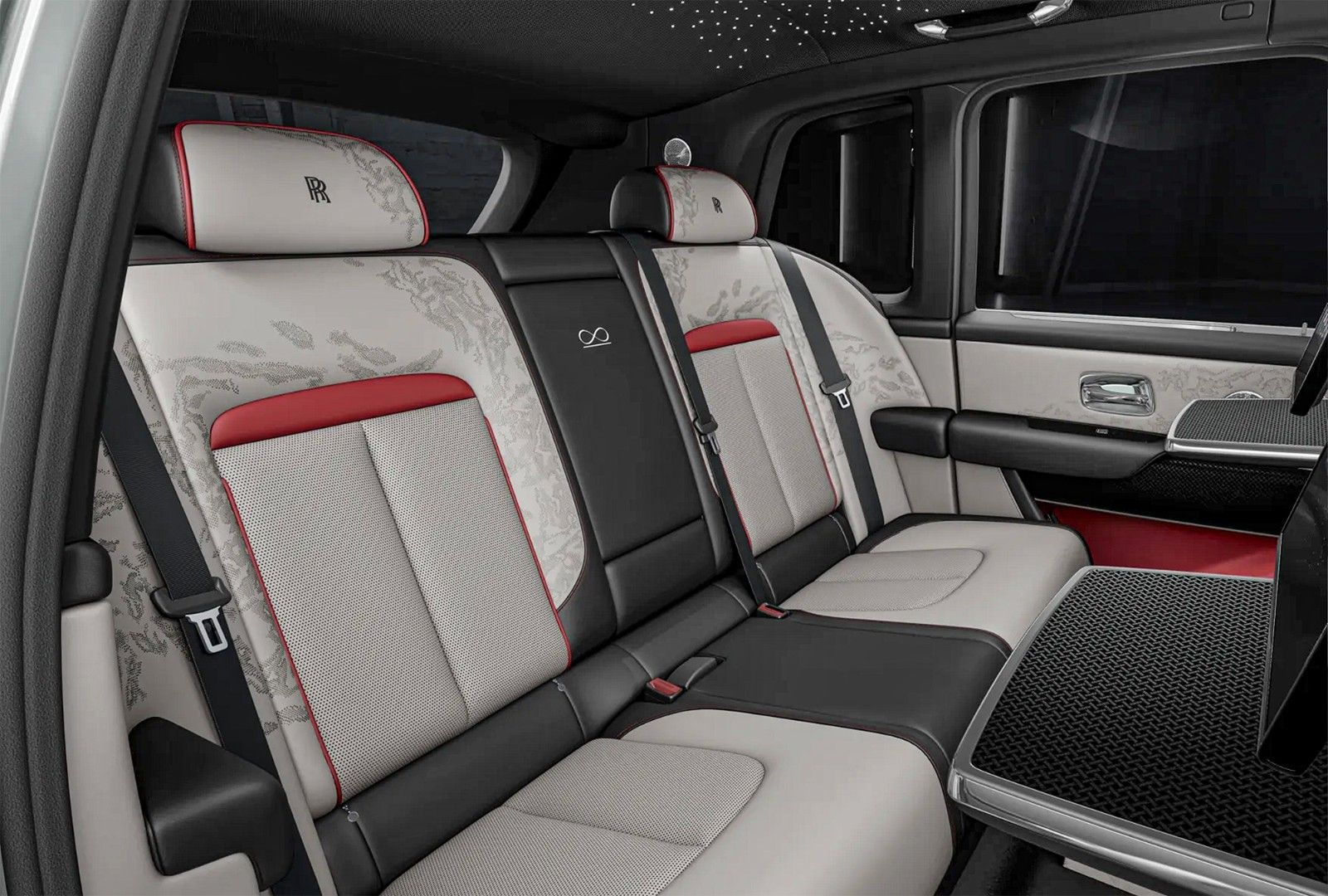Rolls-Royce CULLINAN BLACK BADGE MY27 imagem 2