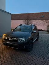 Dacia Duster - Dacia Duster aus 2014 mit Diesel-Antrieb: Allradantrieb, Geländewagen
