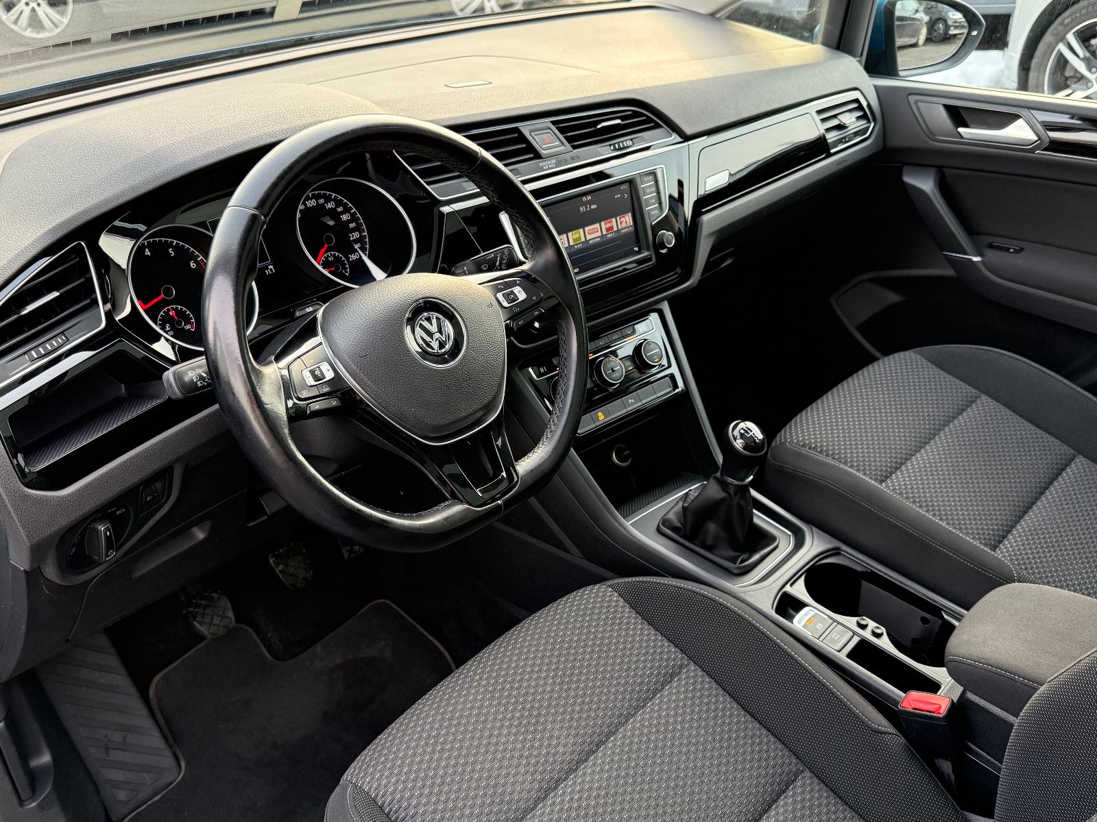 Fahrzeugabbildung Volkswagen Touran Comfortline ALLSTAR TSI ACC AHK Pano SHZ
