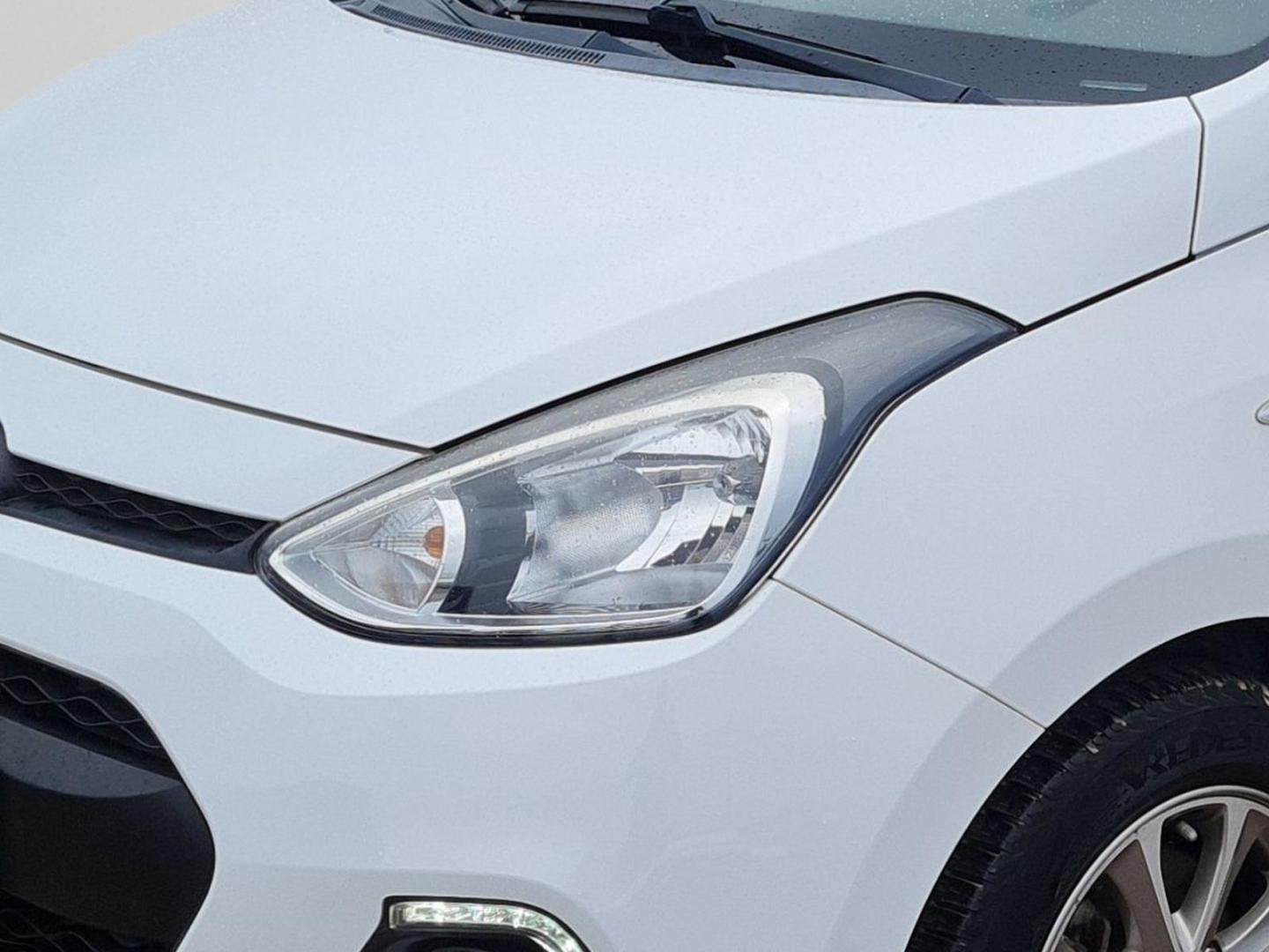 Hyundai i10 YES! 1.0 CLASSIC SILBER-P+ALLWETTER+KLIMA+SH