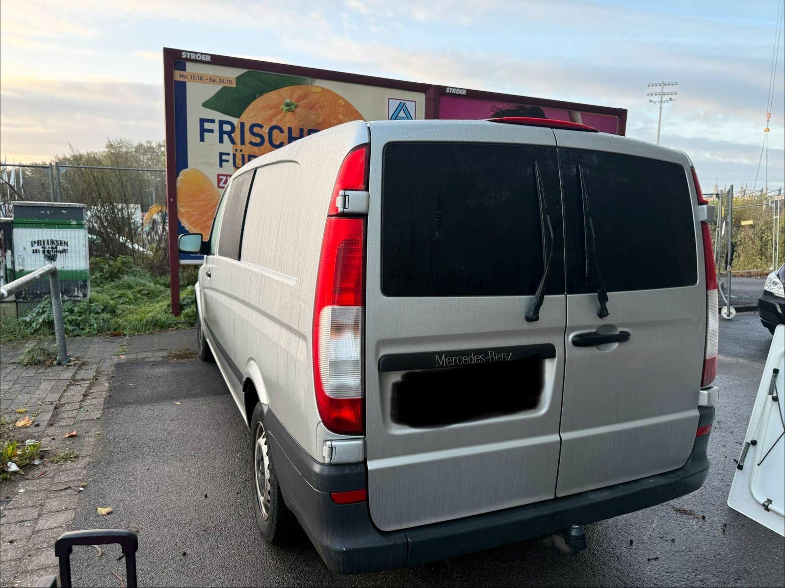 Mercedes-Benz Vito 2010 — interior