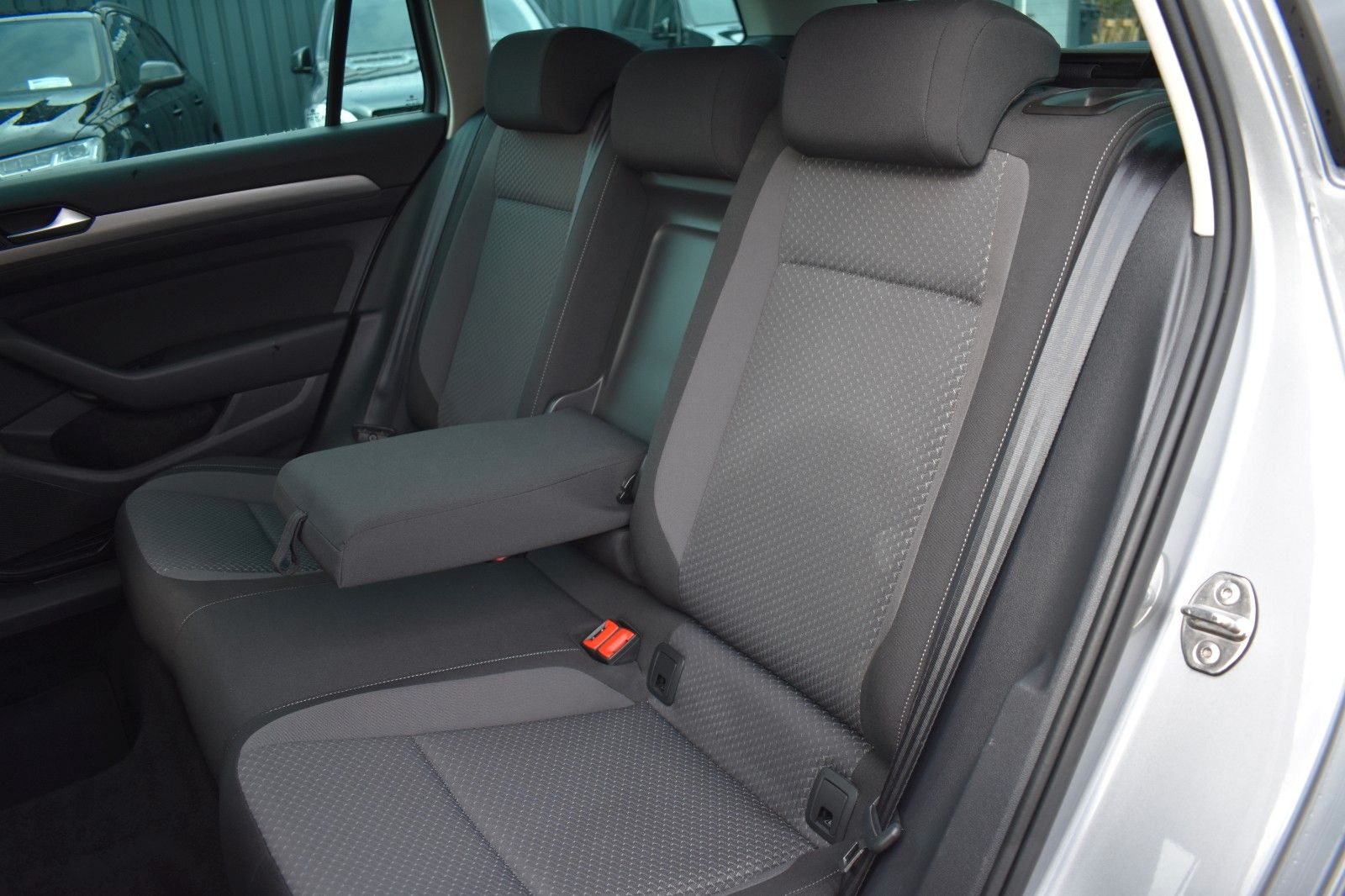 Fahrzeugabbildung Volkswagen Passat Variant Conceptline DSG AHK LED