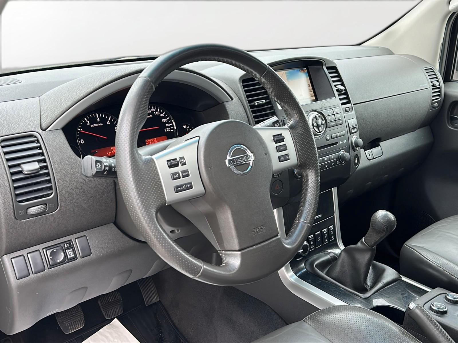 NISSAN PATHFINDER 2.5 dCi 190ch LE 4X4 - 7 PLACES - TOIT PANORAMIQUE - INTERIEUR CUIR CHAUFFANT - GPS - ATTELAGE