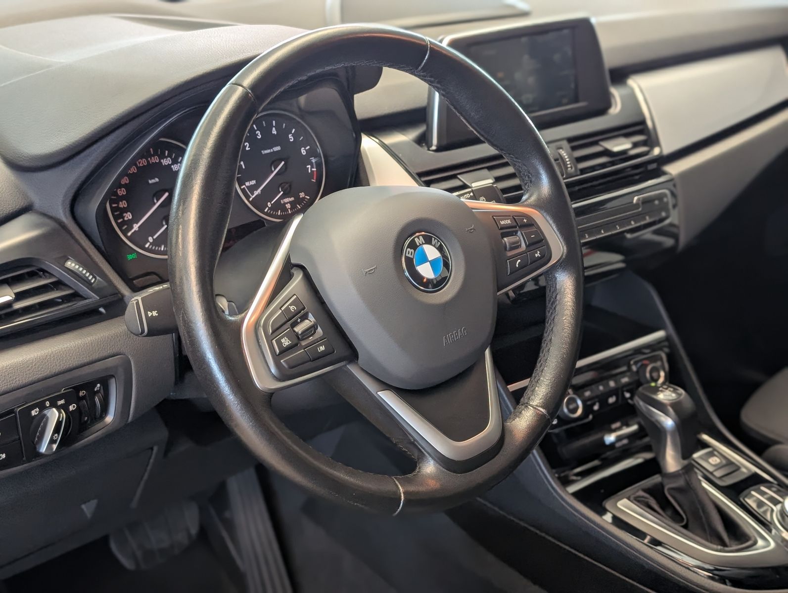 Fahrzeugabbildung BMW 220 i Active Tourer Advantage Navi Cam Pano AHK