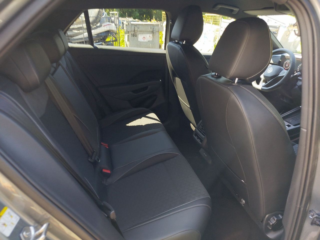 Fahrzeugabbildung Volkswagen T-ROC R-Line NF 1.5 B 110eTSID7F, AHK schwenkbar