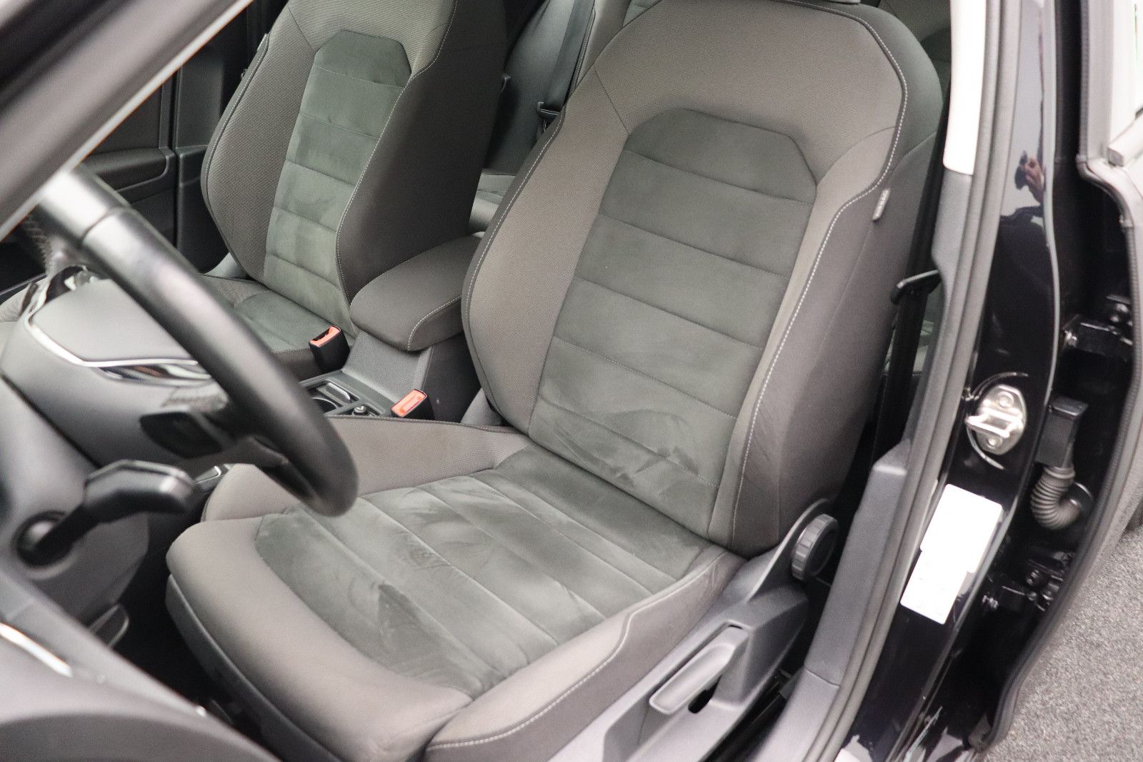 Fahrzeugabbildung Volkswagen Golf VII Lim. 1.4 Comfortline Standheizung AHK