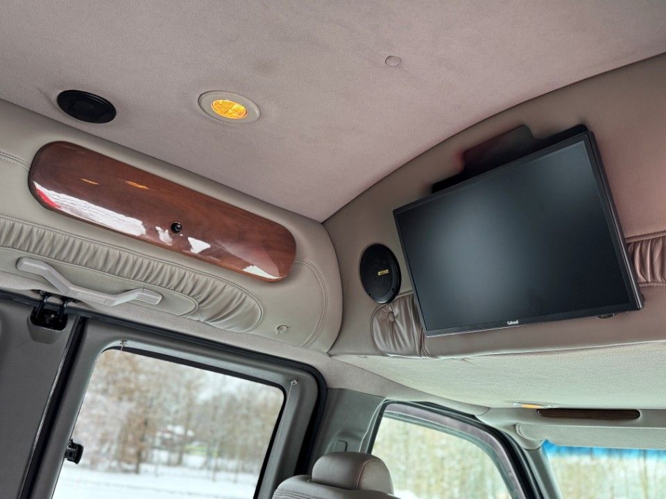 Fahrzeugabbildung Chevrolet Express Chevy Van Explorer Ltd. 70 Tkm 22"