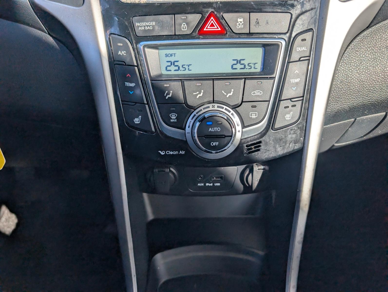 Hyundai i30 2014 — photo 29