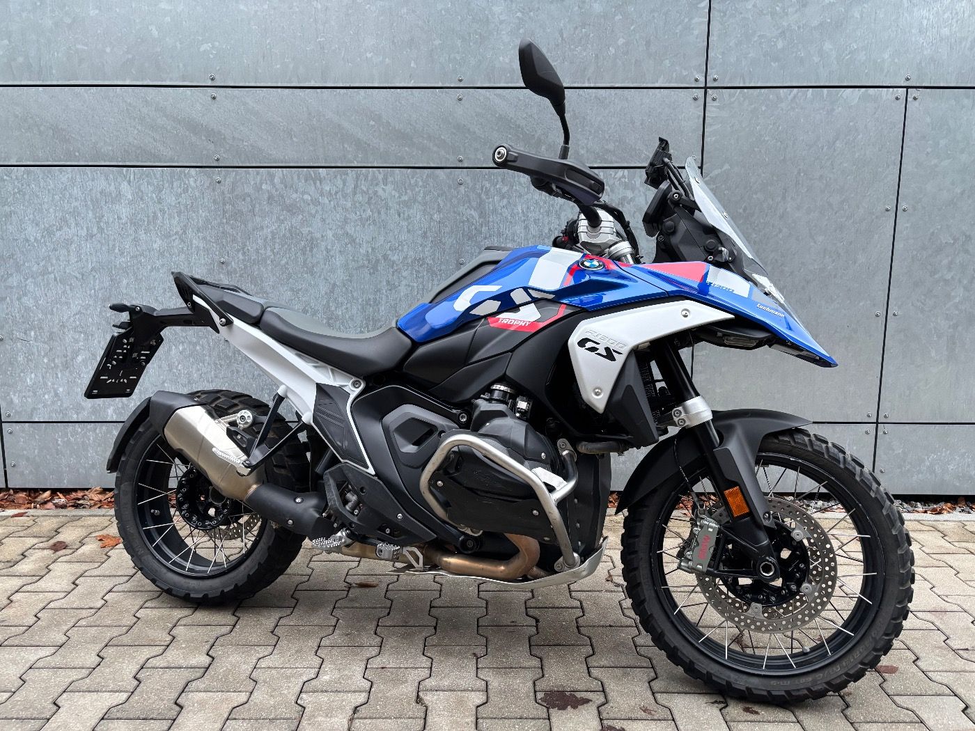 Fahrzeugabbildung BMW R 1300 GS Trophy Adaptive Fahrzeughöhenregelung