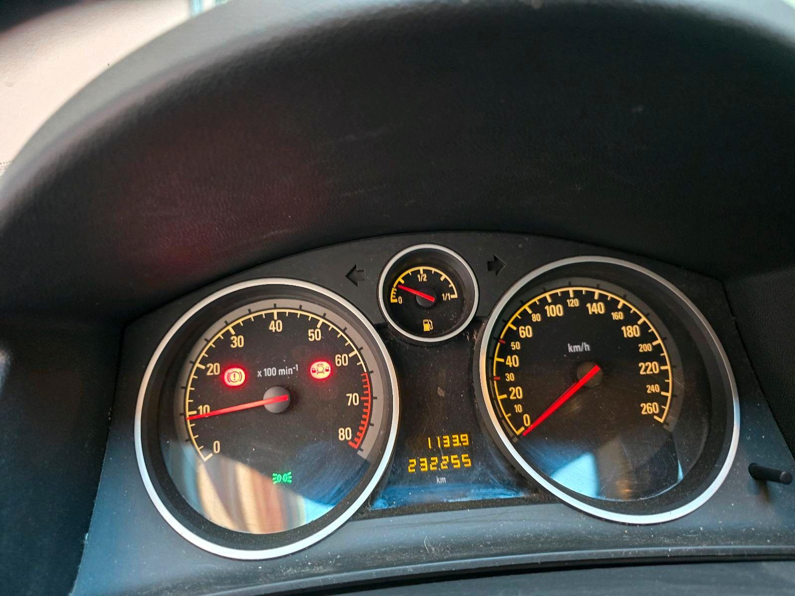 Opel Astra 2007 — interior