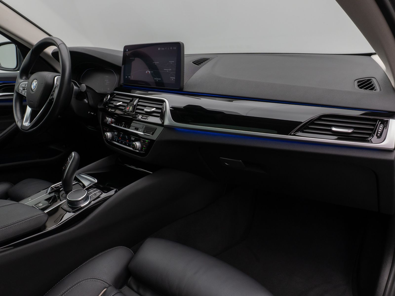 Fahrzeugabbildung BMW 530d Panorama Laser Kamera HUD DAB HiFi Komfort