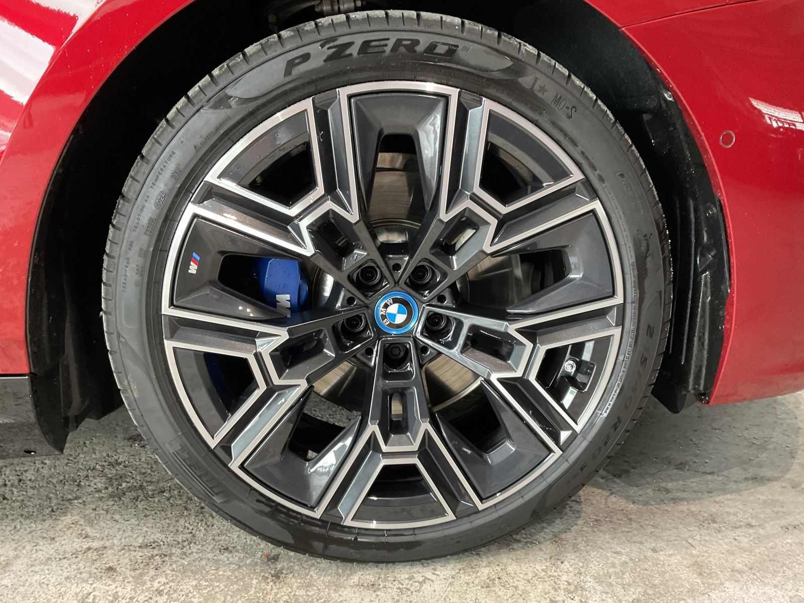 Fahrzeugabbildung BMW 530e xDrive M Sportpaket, Panorama Glasdach, akt