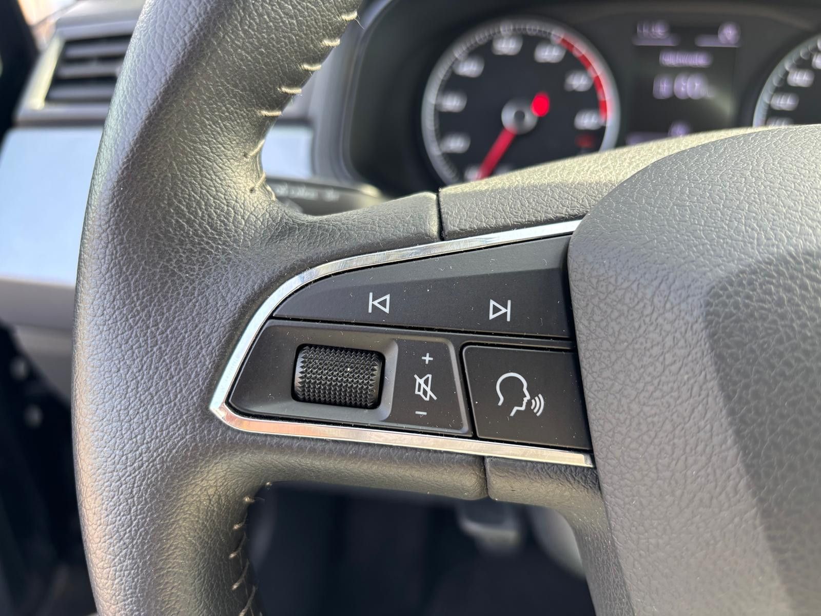 Fahrzeugabbildung SEAT Arona 1.0 TSI Style-KAMERA-SHZ-KLIMA-PDC-ALUS-