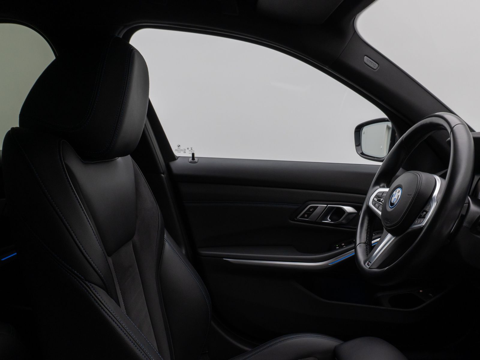 Fahrzeugabbildung BMW 330e M Sport Laser 360°HUD DAB Stop&Go Komfort